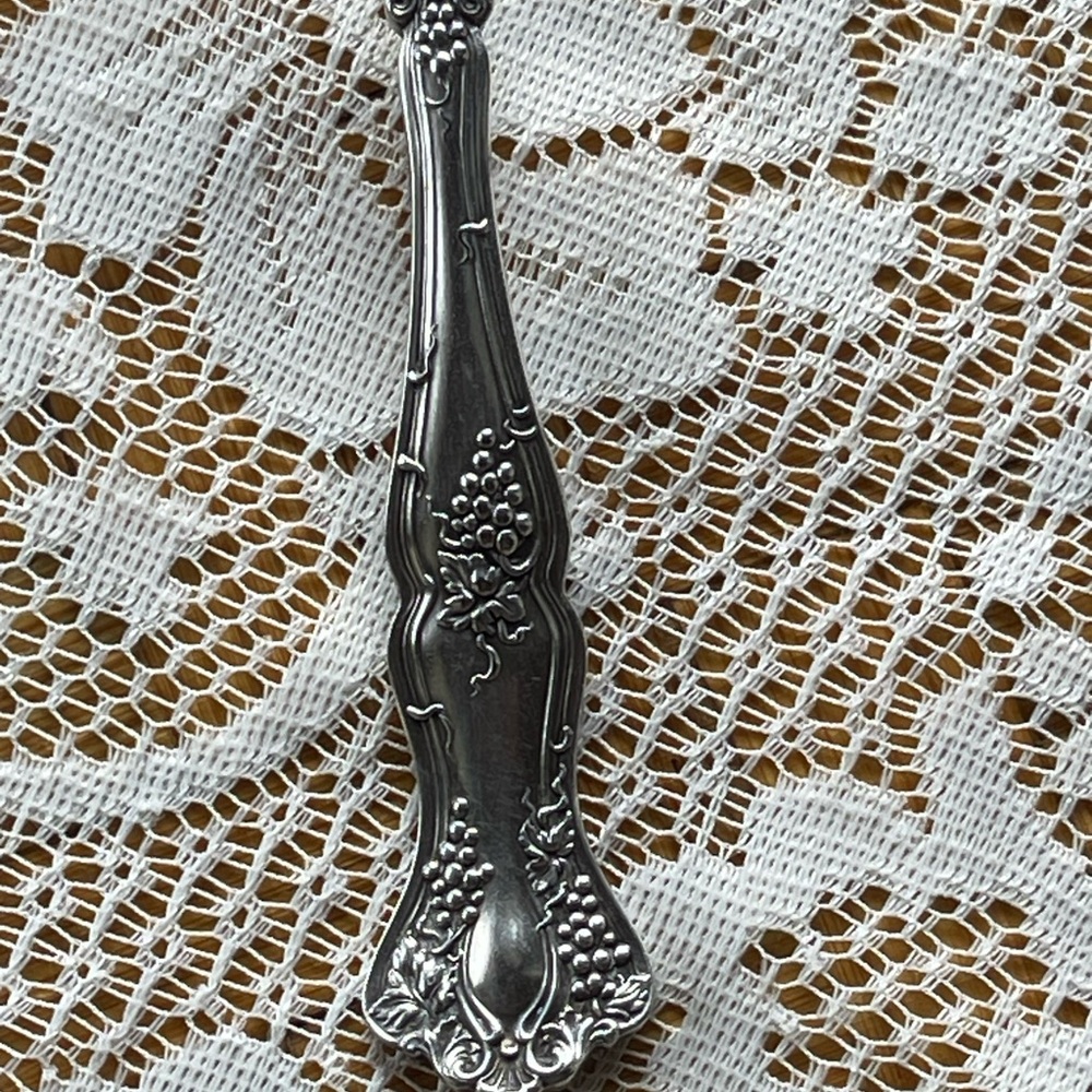 Rogers Brothers vintage silver plated serving spoon & butter knife - Picture 3 of 11